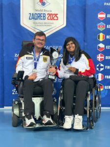 Boris Nicolai (links) und Anita Raguwaran (rechts) mit Silbermedaille Foto: DBS
